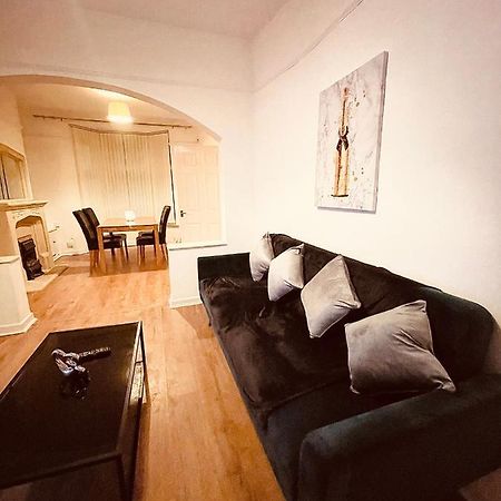 Cute Spacious 2 Bedroom House, Sleeps 8, Free Street Parking, Easy Access Lock Box Entry, 2 Minute Drive From City Centre Λίβερπουλ Εξωτερικό φωτογραφία