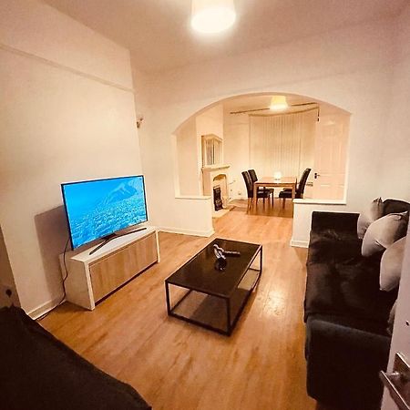 Cute Spacious 2 Bedroom House, Sleeps 8, Free Street Parking, Easy Access Lock Box Entry, 2 Minute Drive From City Centre Λίβερπουλ Εξωτερικό φωτογραφία