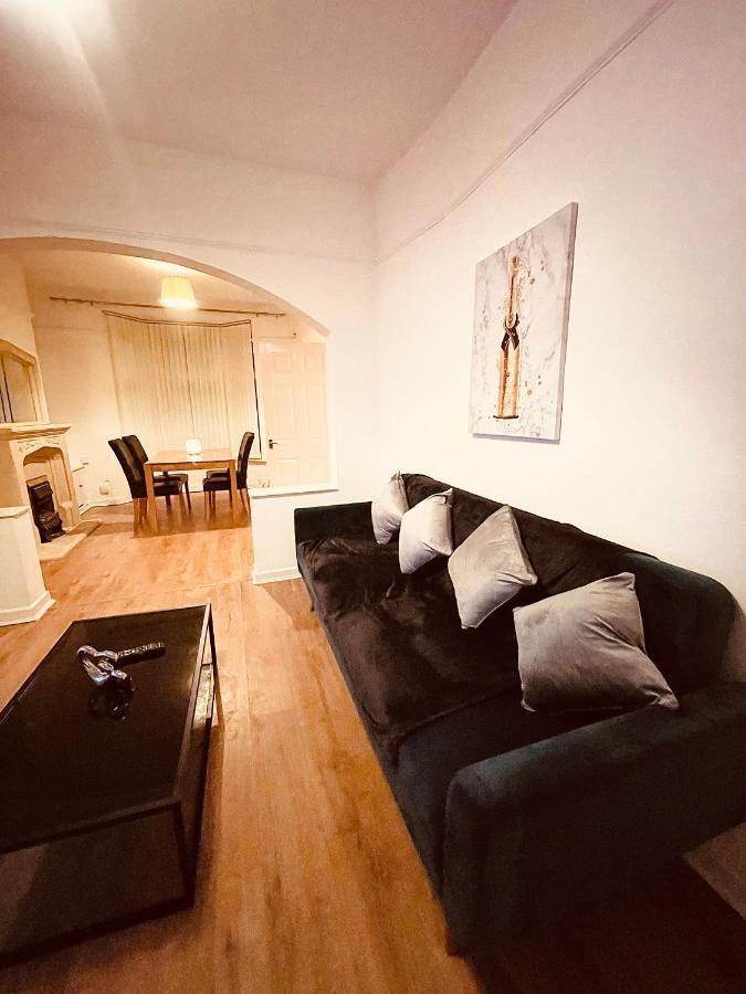 Cute Spacious 2 Bedroom House, Sleeps 8, Free Street Parking, Easy Access Lock Box Entry, 2 Minute Drive From City Centre Λίβερπουλ Εξωτερικό φωτογραφία