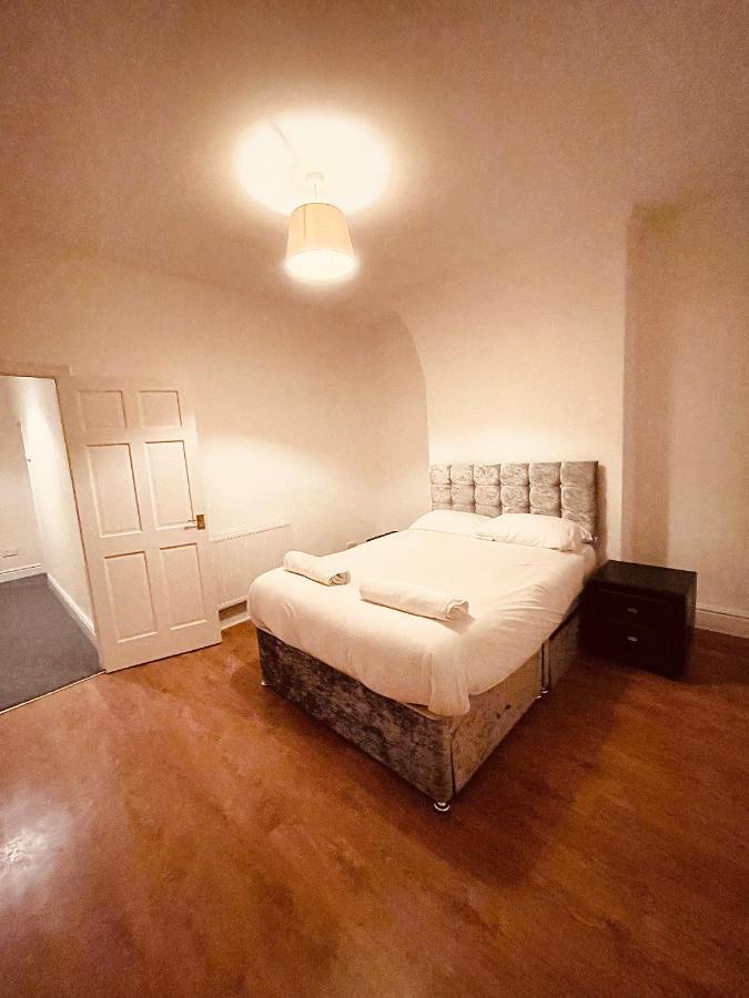 Cute Spacious 2 Bedroom House, Sleeps 8, Free Street Parking, Easy Access Lock Box Entry, 2 Minute Drive From City Centre Λίβερπουλ Εξωτερικό φωτογραφία