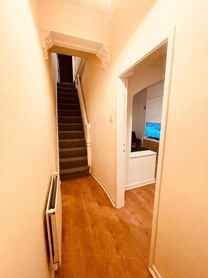 Cute Spacious 2 Bedroom House, Sleeps 8, Free Street Parking, Easy Access Lock Box Entry, 2 Minute Drive From City Centre Λίβερπουλ Εξωτερικό φωτογραφία