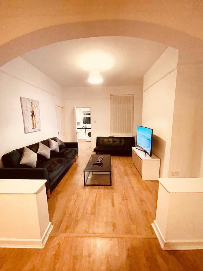 Cute Spacious 2 Bedroom House, Sleeps 8, Free Street Parking, Easy Access Lock Box Entry, 2 Minute Drive From City Centre Λίβερπουλ Εξωτερικό φωτογραφία