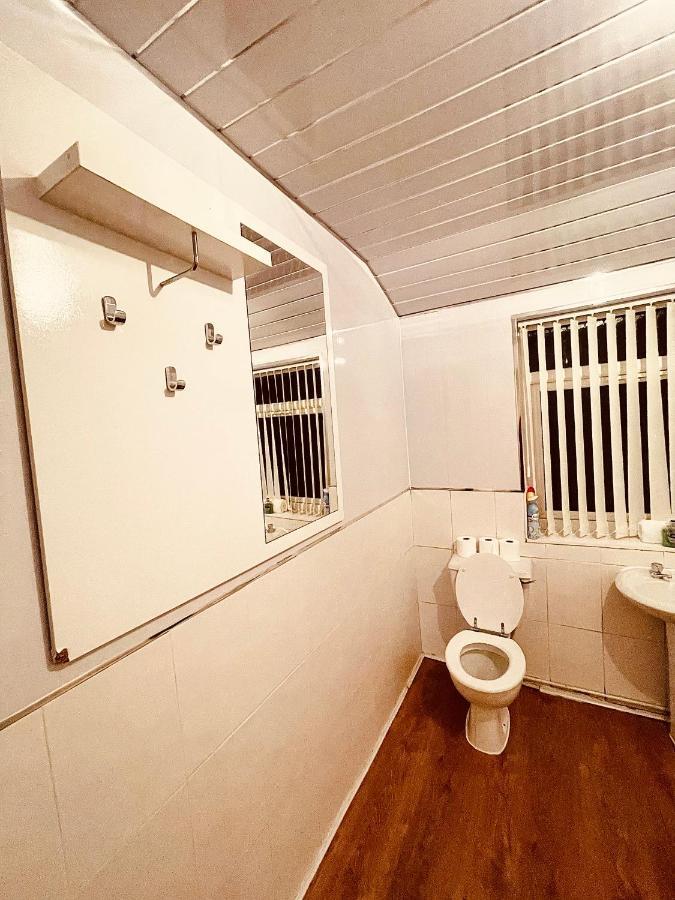 Cute Spacious 2 Bedroom House, Sleeps 8, Free Street Parking, Easy Access Lock Box Entry, 2 Minute Drive From City Centre Λίβερπουλ Εξωτερικό φωτογραφία