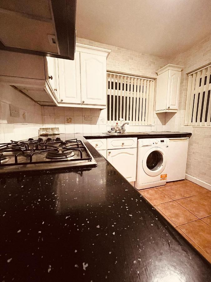 Cute Spacious 2 Bedroom House, Sleeps 8, Free Street Parking, Easy Access Lock Box Entry, 2 Minute Drive From City Centre Λίβερπουλ Εξωτερικό φωτογραφία